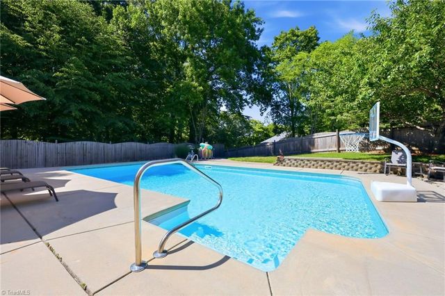 8001 Kilcash Court, Clemmons, NC 27012