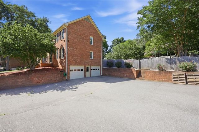 8001 Kilcash Court, Clemmons, NC 27012