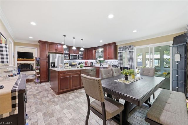 8001 Kilcash Court, Clemmons, NC 27012
