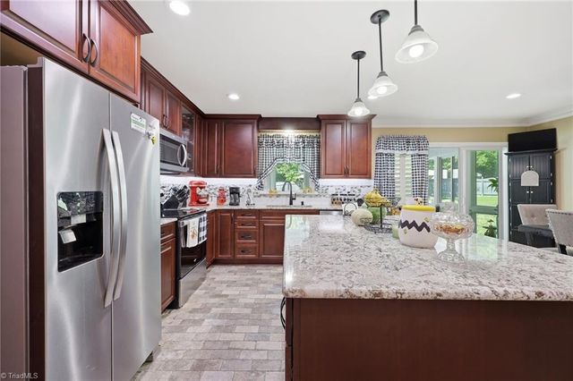 8001 Kilcash Court, Clemmons, NC 27012
