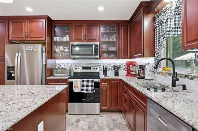 8001 Kilcash Court, Clemmons, NC 27012