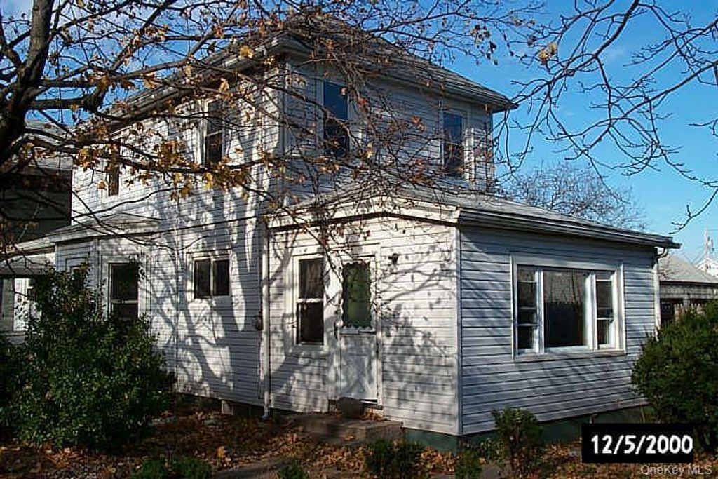 16 Stanley Street, Inwood, NY 11096