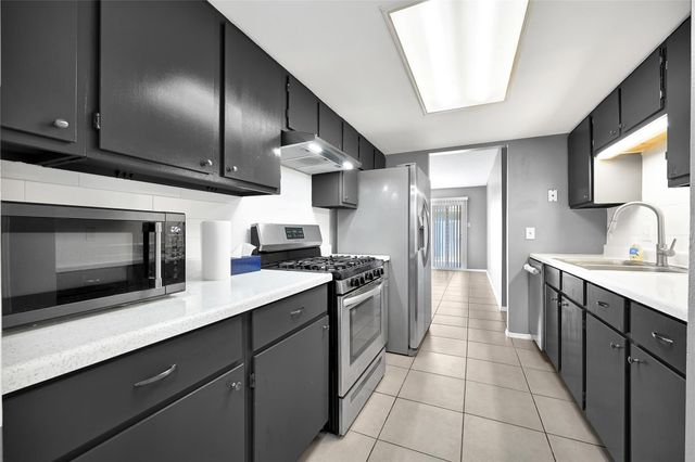 1043 Sierra Shadows Drive, Katy, TX 77450