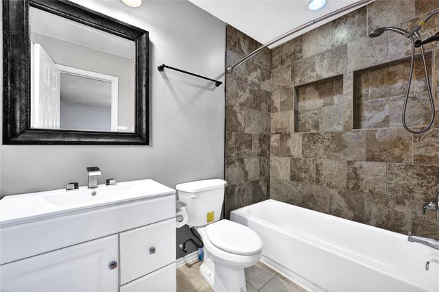 1043 Sierra Shadows Drive, Katy, TX 77450