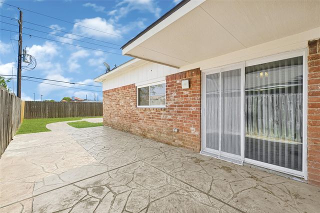 1043 Sierra Shadows Drive, Katy, TX 77450