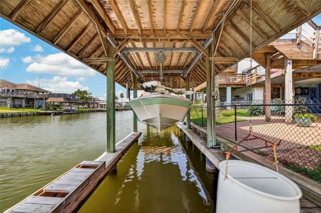 674 Warsaw Street, Bayou Vista, TX 77563