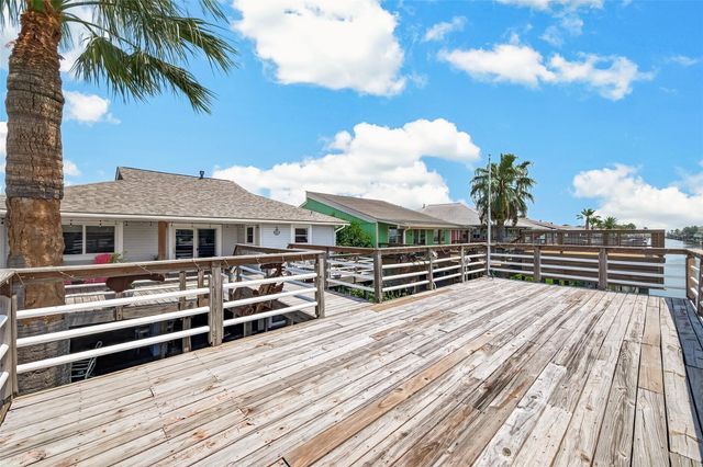674 Warsaw Street, Bayou Vista, TX 77563