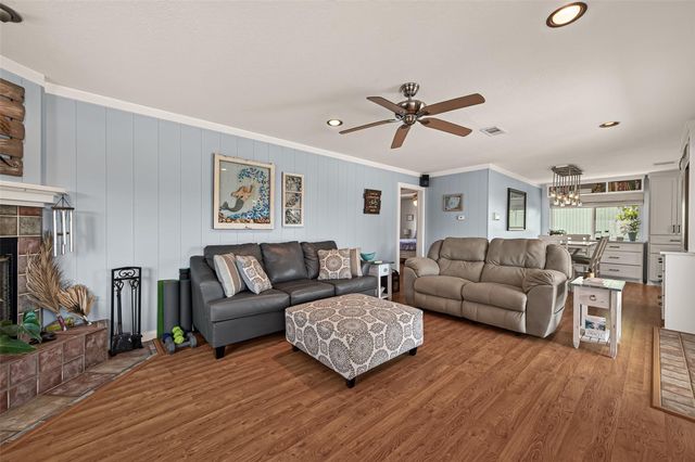 674 Warsaw Street, Bayou Vista, TX 77563