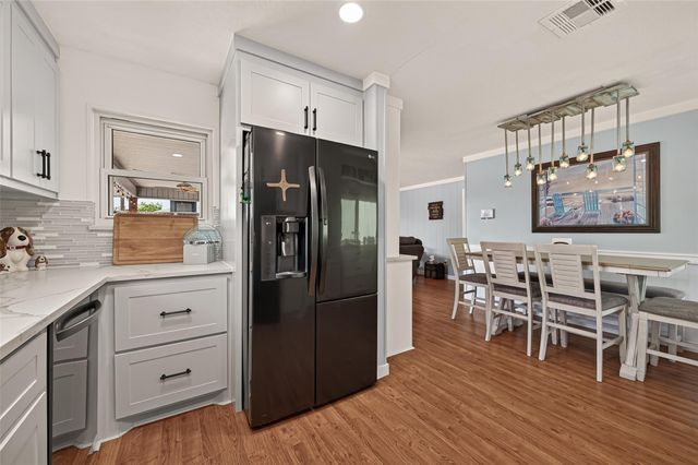 674 Warsaw Street, Bayou Vista, TX 77563
