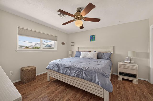 674 Warsaw Street, Bayou Vista, TX 77563