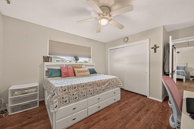 674 Warsaw Street, Bayou Vista, TX 77563