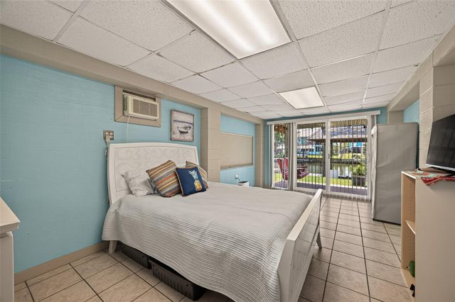 674 Warsaw Street, Bayou Vista, TX 77563
