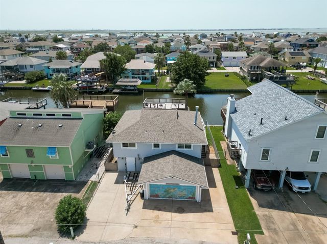 674 Warsaw Street, Bayou Vista, TX 77563