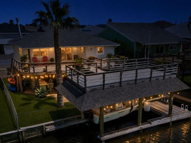 674 Warsaw Street, Bayou Vista, TX 77563