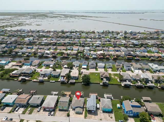 674 Warsaw Street, Bayou Vista, TX 77563