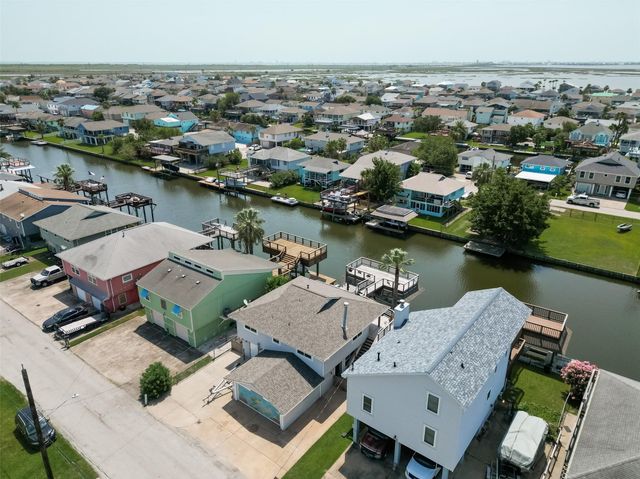 674 Warsaw Street, Bayou Vista, TX 77563