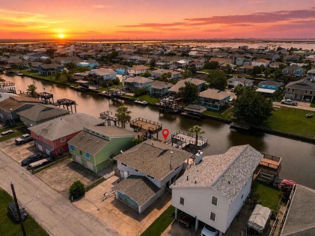 674 Warsaw Street, Bayou Vista, TX 77563