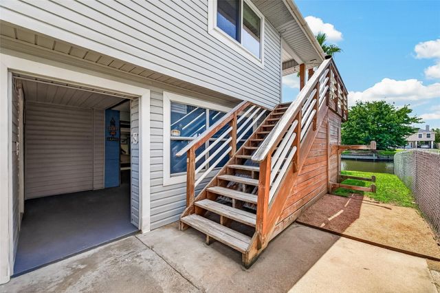 674 Warsaw Street, Bayou Vista, TX 77563