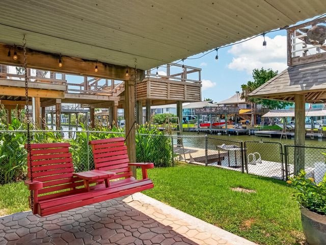 674 Warsaw Street, Bayou Vista, TX 77563
