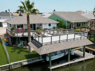 674 Warsaw Street, Bayou Vista, TX 77563