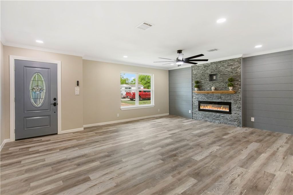 904 Westview, Caldwell, TX 77836 — photo 4