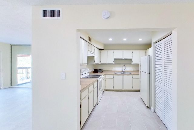 2020 NW 119th Street 1121, Miami, FL 33167