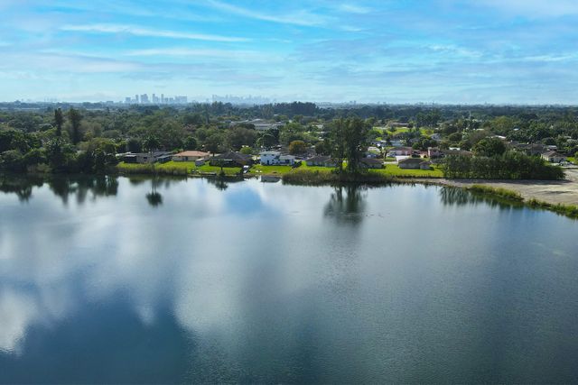 2020 NW 119th Street 1121, Miami, FL 33167