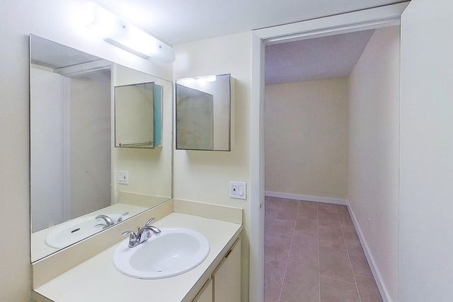 2020 NW 119th Street 1121, Miami, FL 33167