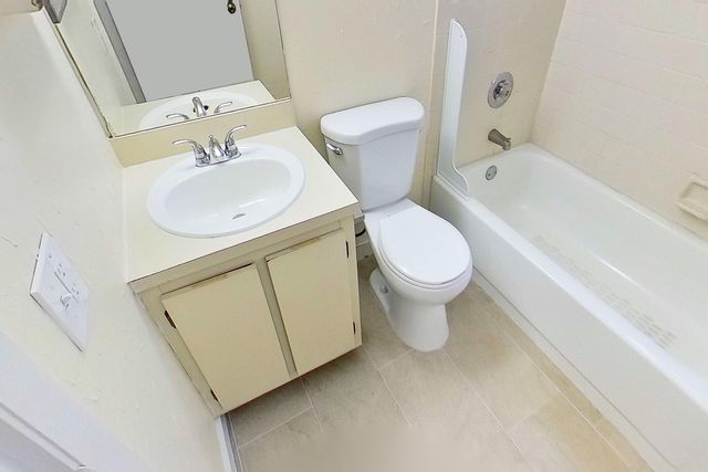 2020 NW 119th Street 1121, Miami, FL 33167