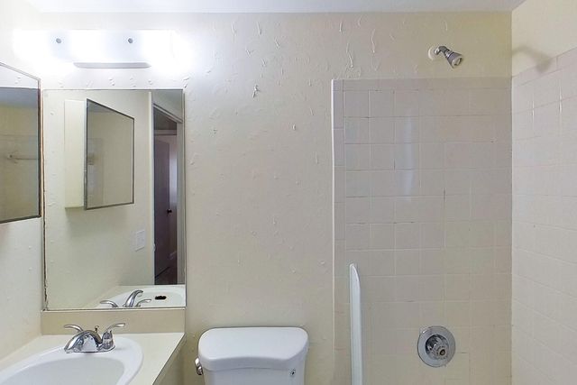 2020 NW 119th Street 1121, Miami, FL 33167