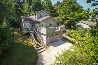 701 E CAMPUS Drive, Carbondale, IL 62901