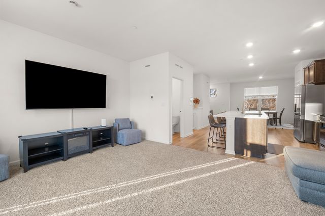 2031 Sequoia Avenue, Mundelein, IL 60060