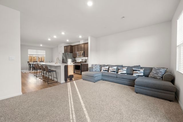 2031 Sequoia Avenue, Mundelein, IL 60060