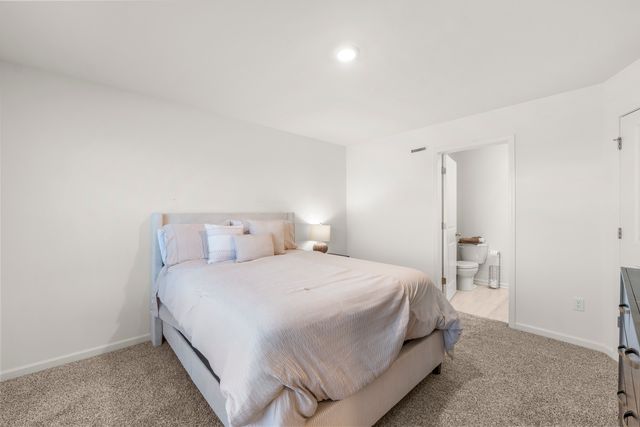 2031 Sequoia Avenue, Mundelein, IL 60060