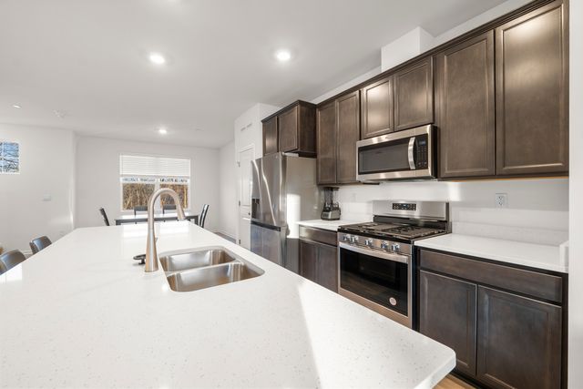 2031 Sequoia Avenue, Mundelein, IL 60060