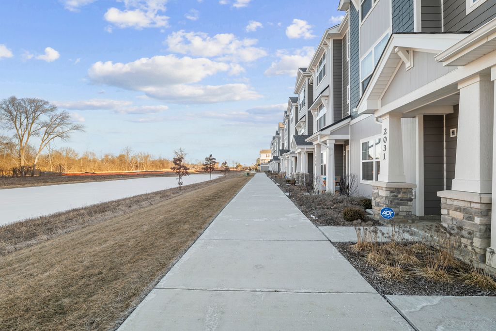 2031 Sequoia Avenue, Mundelein, IL 60060