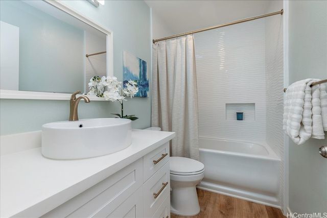 7540 Puumahoe Place, Honolulu, HI 96825