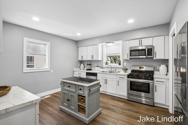 322 E Gardner Street, Sparta, MI 49345