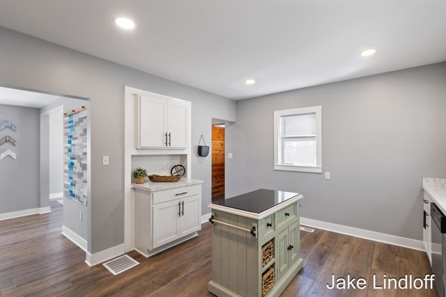 322 E Gardner Street, Sparta, MI 49345