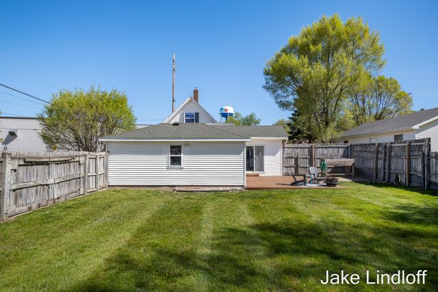 322 E Gardner Street, Sparta, MI 49345