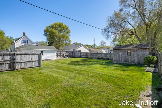 322 E Gardner Street, Sparta, MI 49345