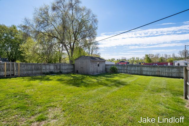 322 E Gardner Street, Sparta, MI 49345