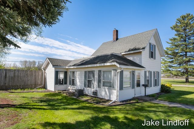 322 E Gardner Street, Sparta, MI 49345