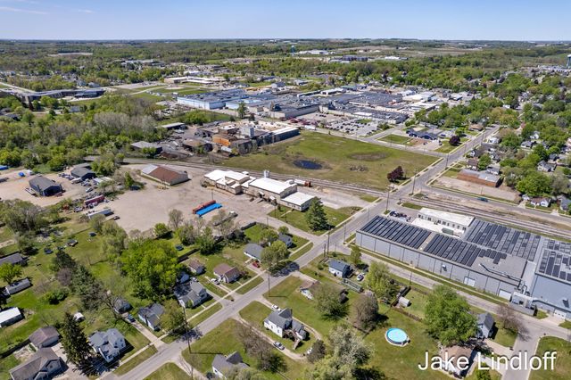 322 E Gardner Street, Sparta, MI 49345