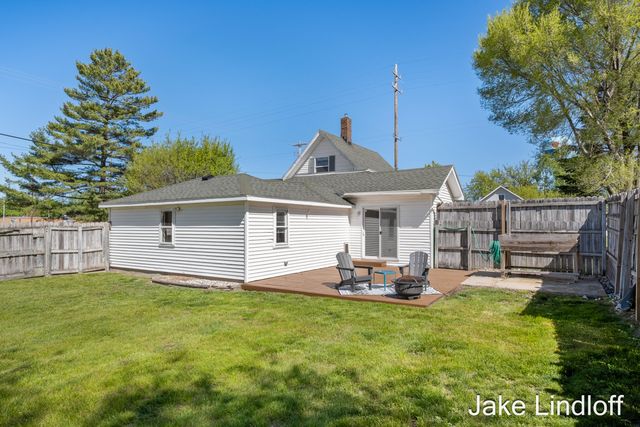 322 E Gardner Street, Sparta, MI 49345