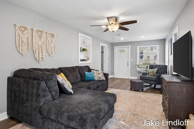 322 E Gardner Street, Sparta, MI 49345