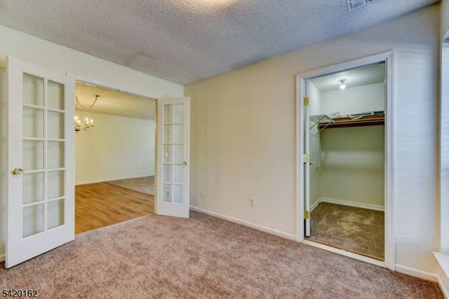 1 Gerald Ct, Lebanon Boro, NJ 08833