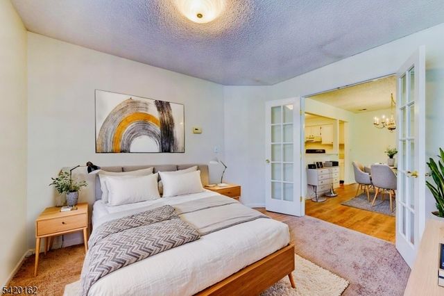 1 Gerald Ct, Lebanon Boro, NJ 08833