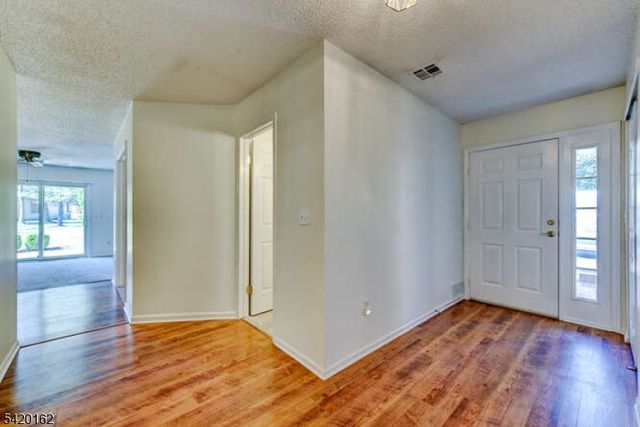 1 Gerald Ct, Lebanon Boro, NJ 08833