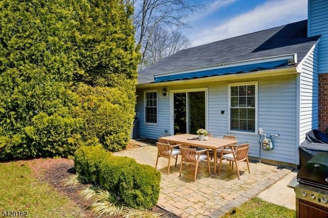 1 Gerald Ct, Lebanon Boro, NJ 08833